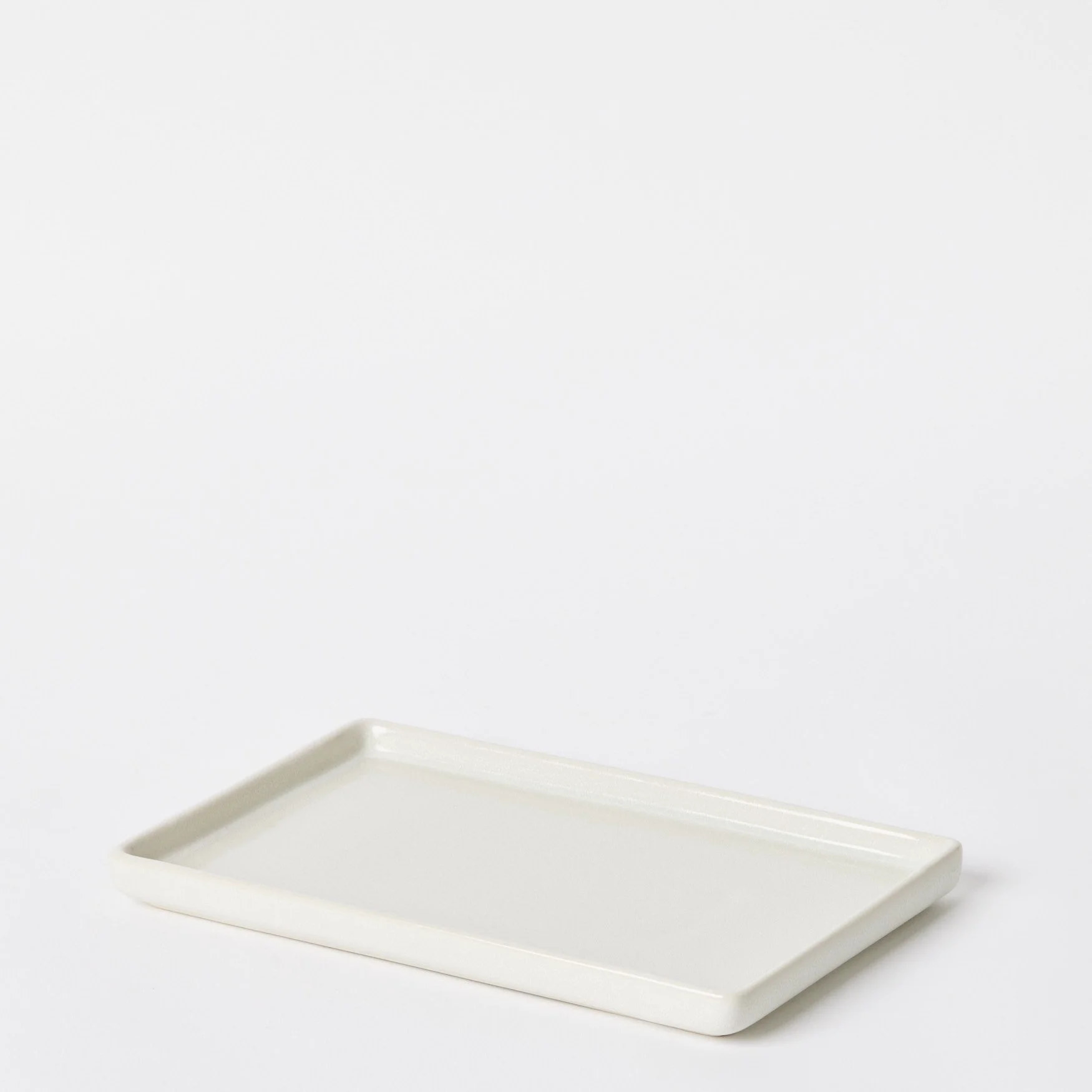 EST_Tableware_Plates_WhiteNeutral_DKPLATE0069_24Lx16W_01.jpg