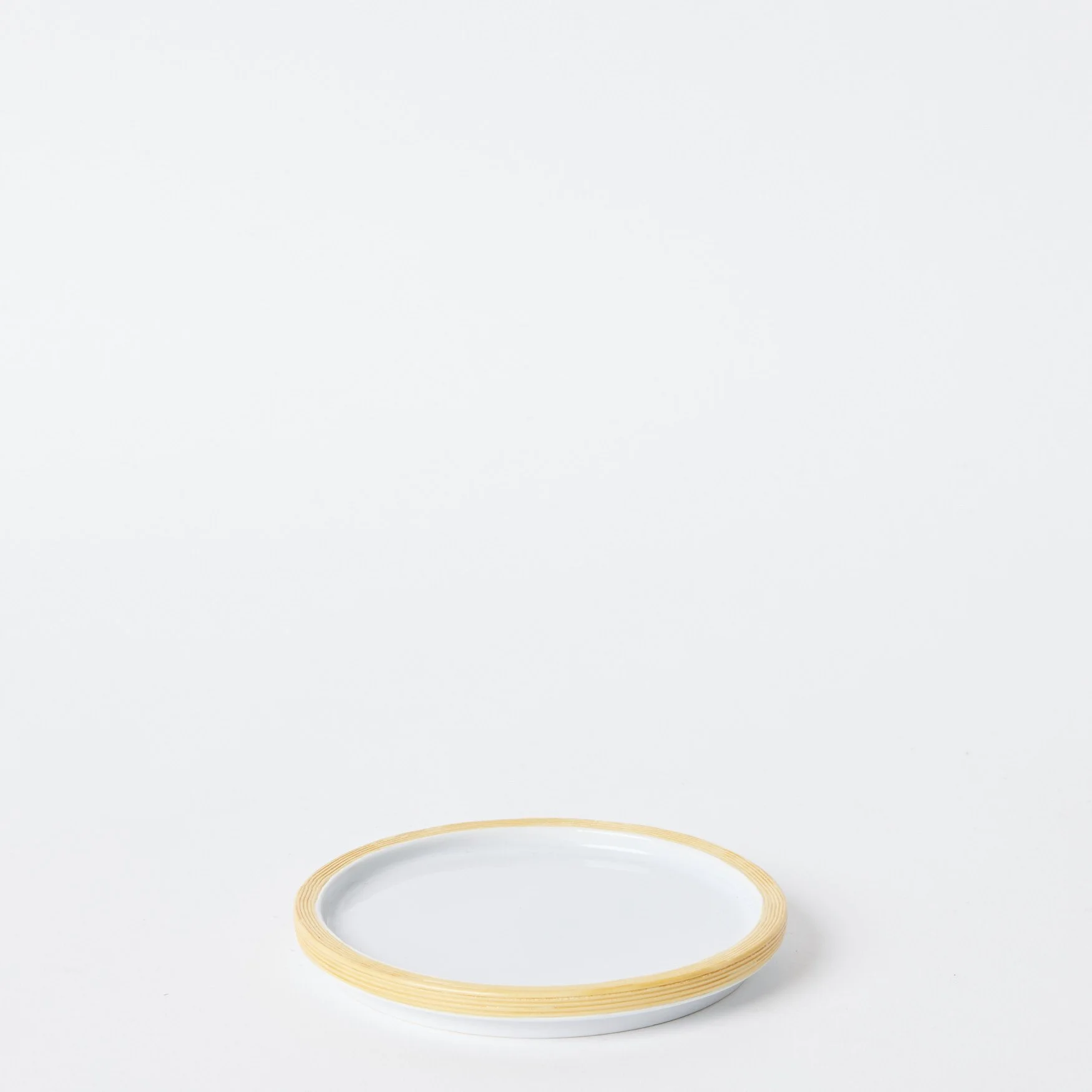 EST_Tableware_Plates_Yellow_DKPLATE0348_16D_01.jpg