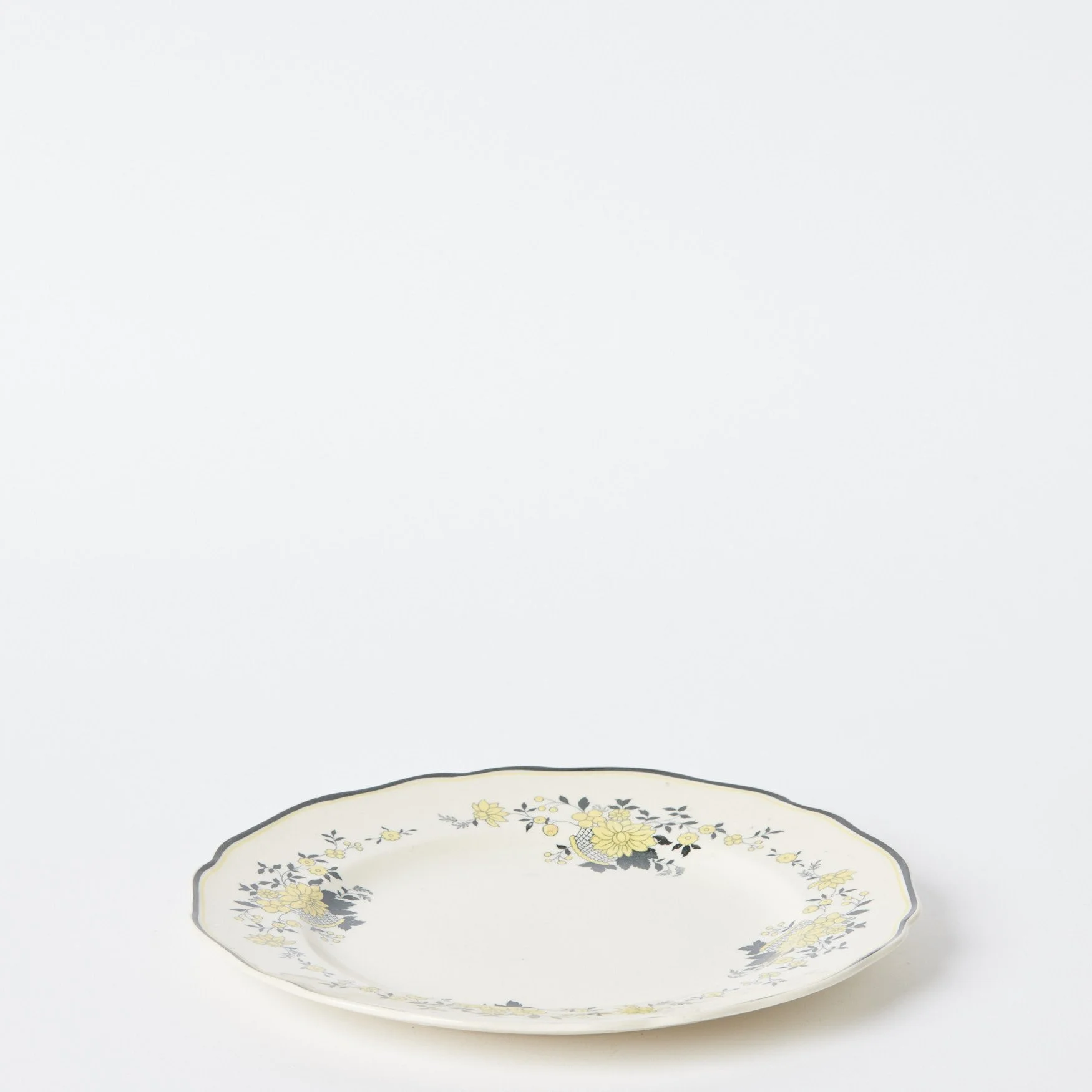 EST_Tableware_Plates_Yellow_ESTPLATE0233_24D_01.jpg