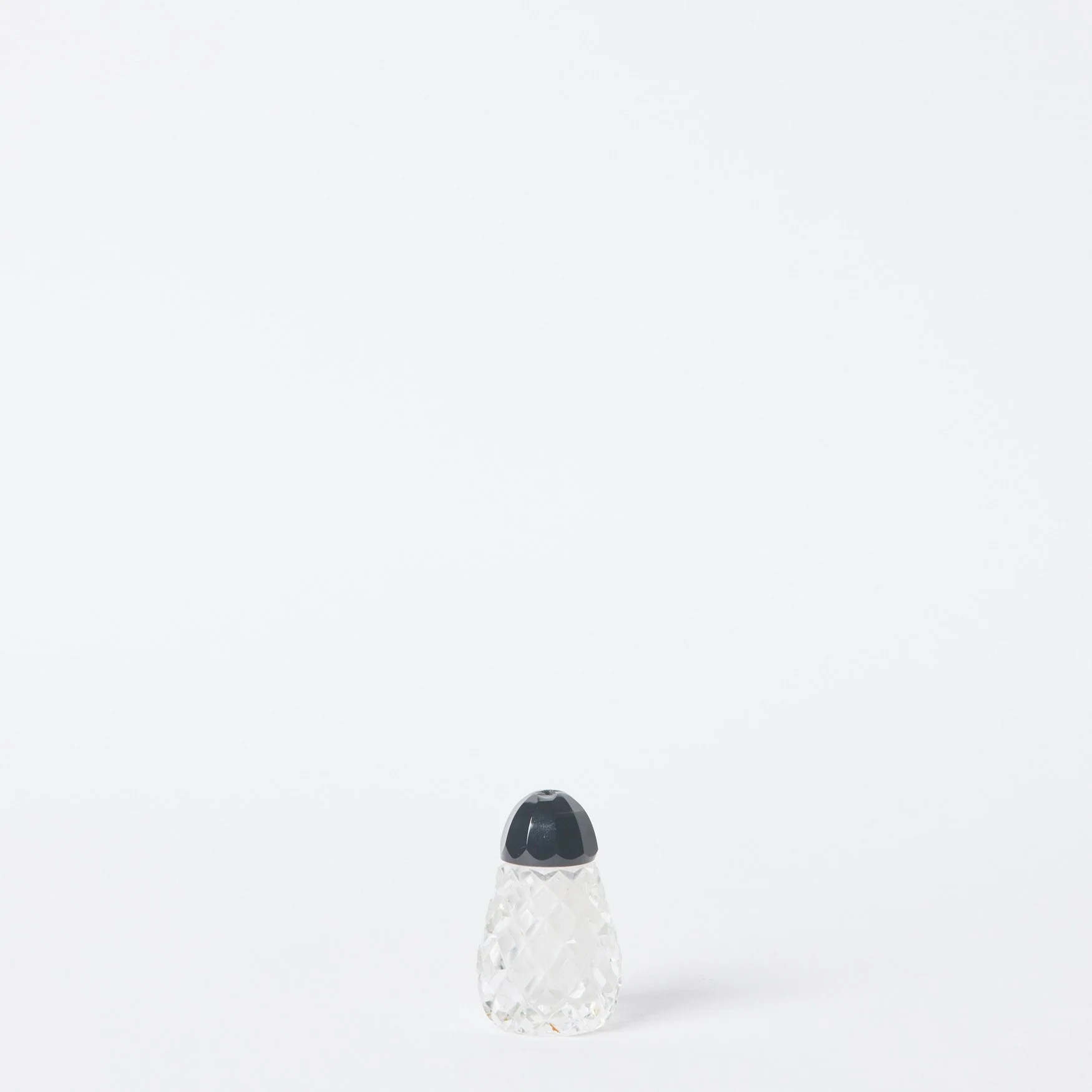 EST_Tableware_Shakers_Black_DKSHAKE0015_8H_01.jpg