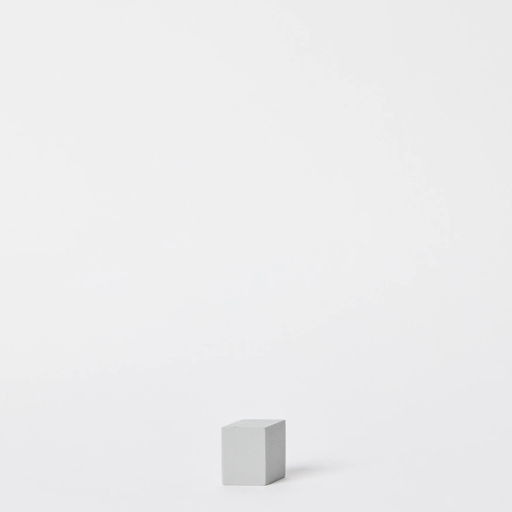 EST_Objects_Shapes_Grey_MGSHAPE0072_5Lx3Wx4H_01.jpg
