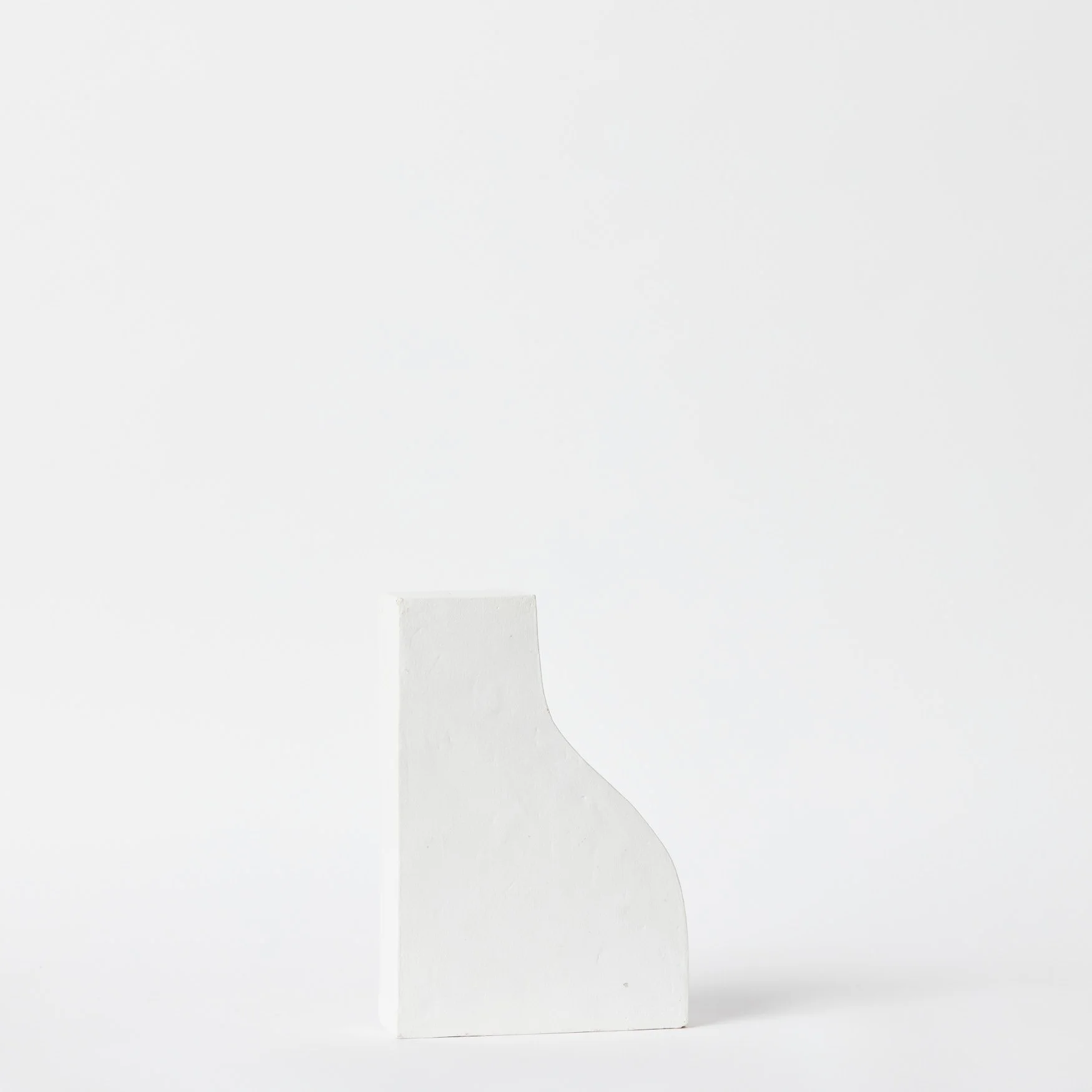 EST_Objects_Shapes_WhiteNeutral_MGSHAPE0002_25Hx17Wx6D_01.jpg
