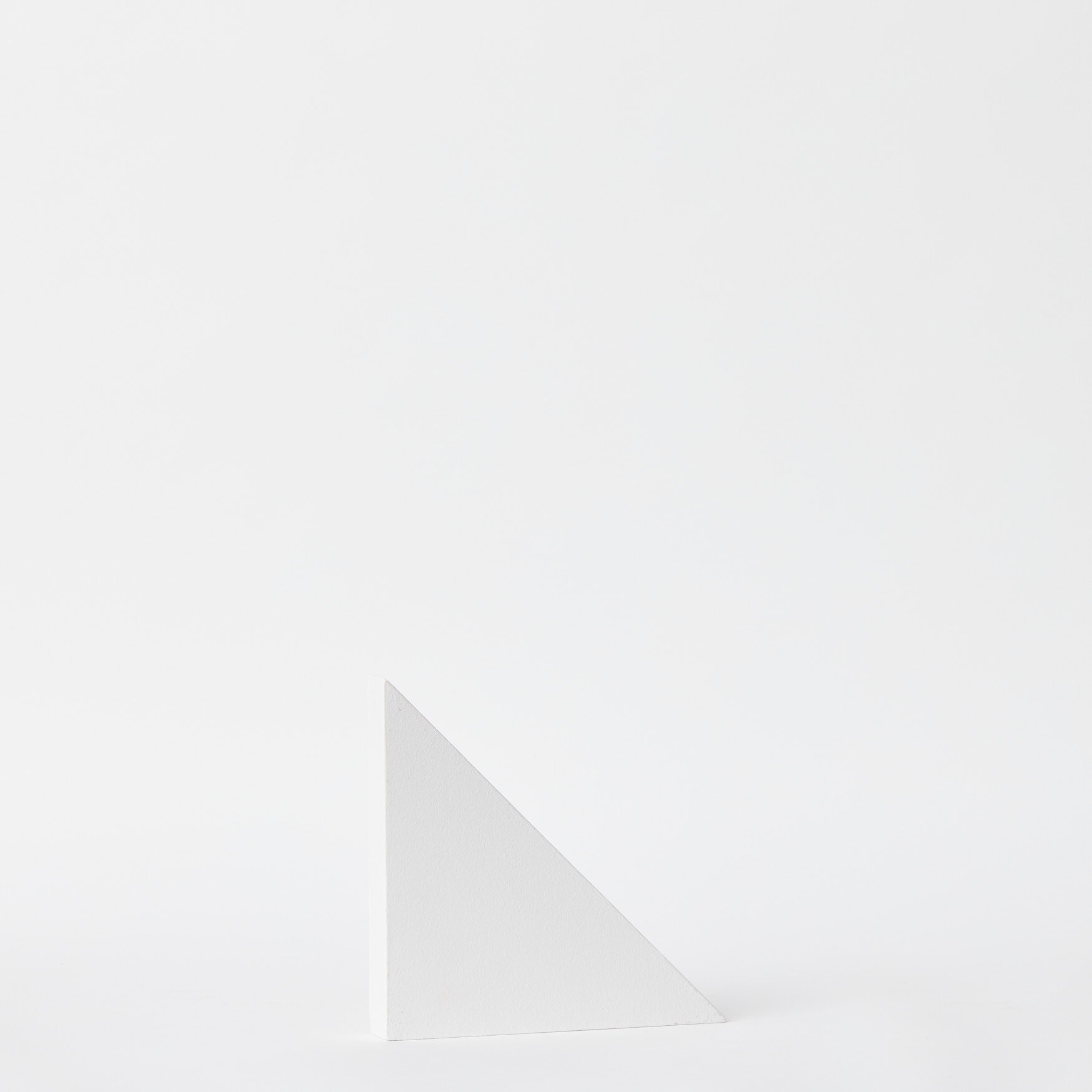 EST_Objects_Shapes_WhiteNeutral_MGSHAPE0005_20Hx20Wx3D_01.jpg