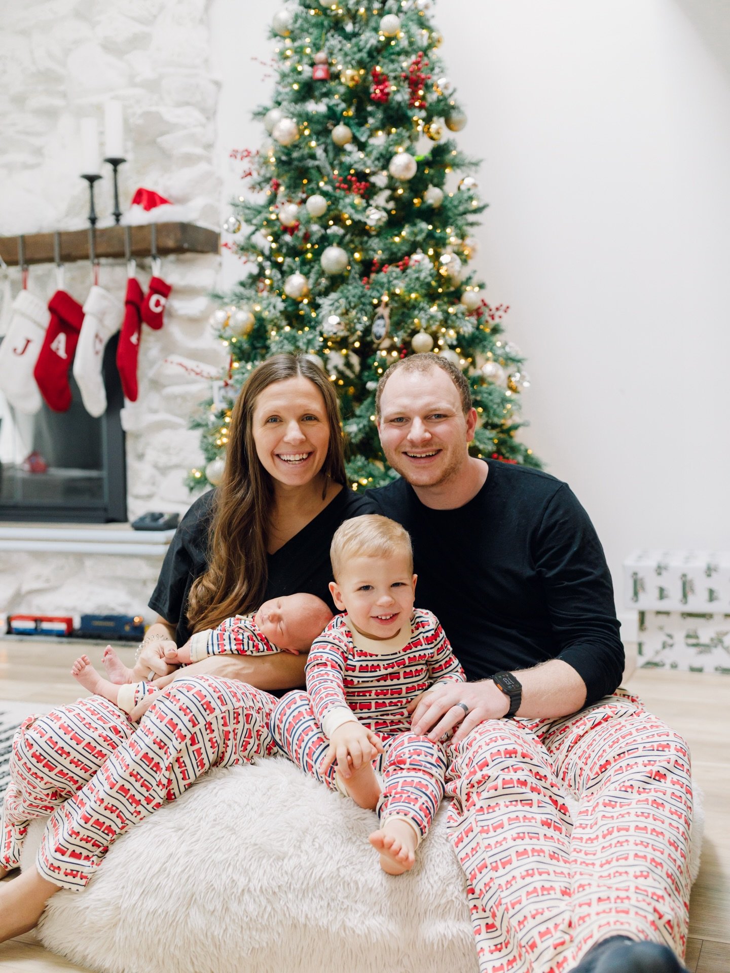 Our first Christmas as a family of four was so incredibly special, with our Annie here ❤️ Born December 16th, and so very loved! 

Thank you God for these precious kids and the blessing that they are! And thank you to our wonderful clients for your l
