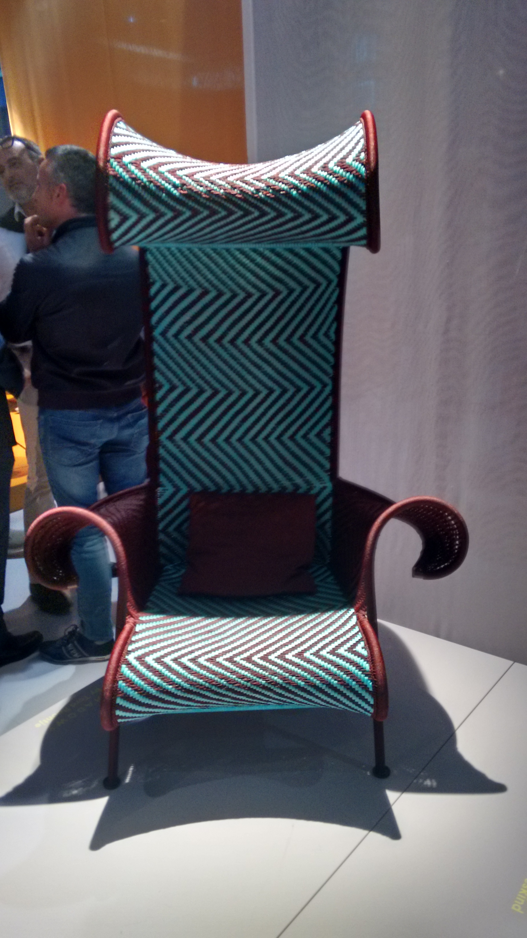 The M' Afrique collection from Moroso was a welcome addition to the fair, using brightly colored woven threads in a variety of pieces. / La nueva colección M'Afrique de Moroso destacó sobre las tendencias por la originalidad de sus tejidos y sus colores chillones.