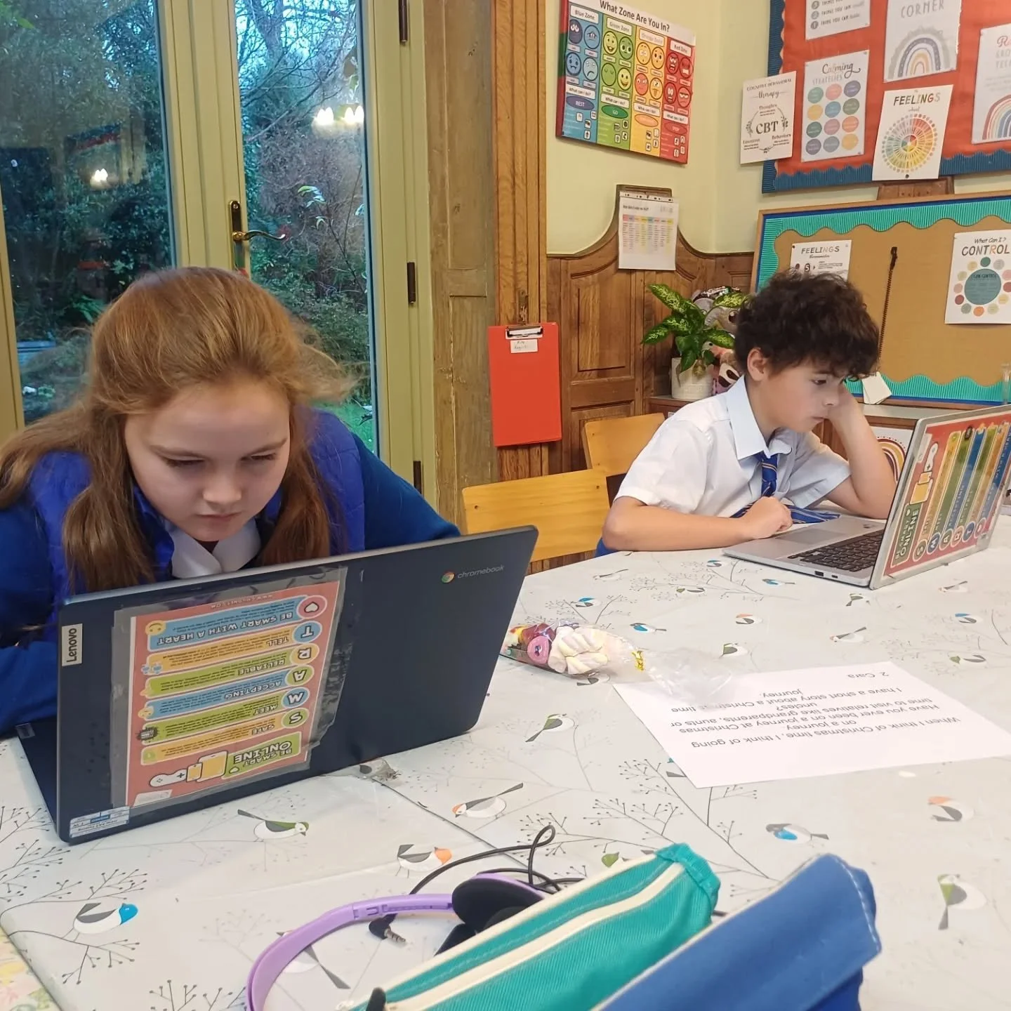 The Year 6 children are still working hard in the festive season. They have a session with I'm a Scientist this morning, chatting with scientists from around the World 🌎 👓 🌡