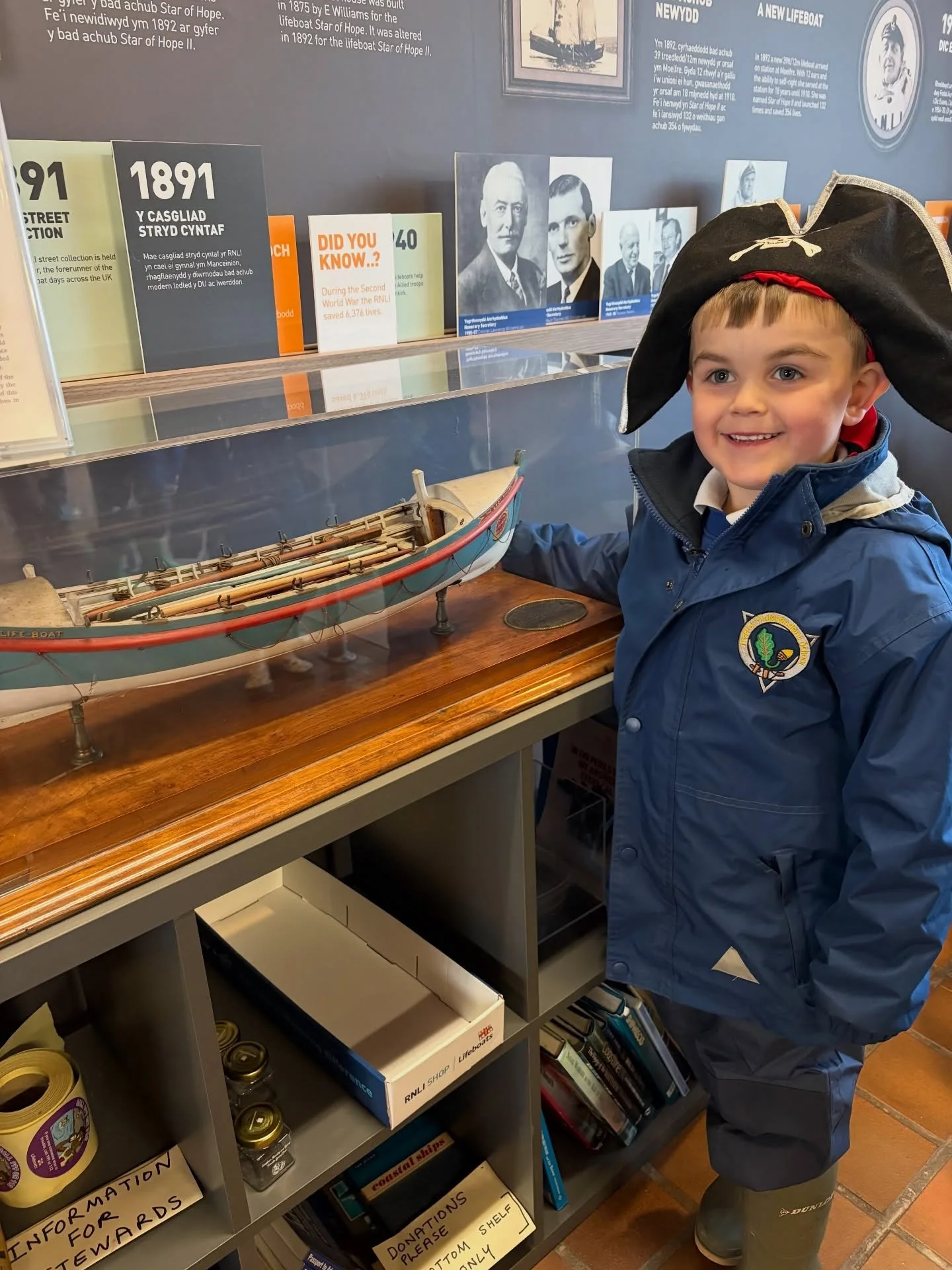 What a wonderful day at the Sea Watch Centre in Moelfre 🌊
The children had an amazing visit, where Howard and the team made us feel so welcome and taught us all about the RNLI and how to stay safe at sea. We loved exploring models of old ships and l