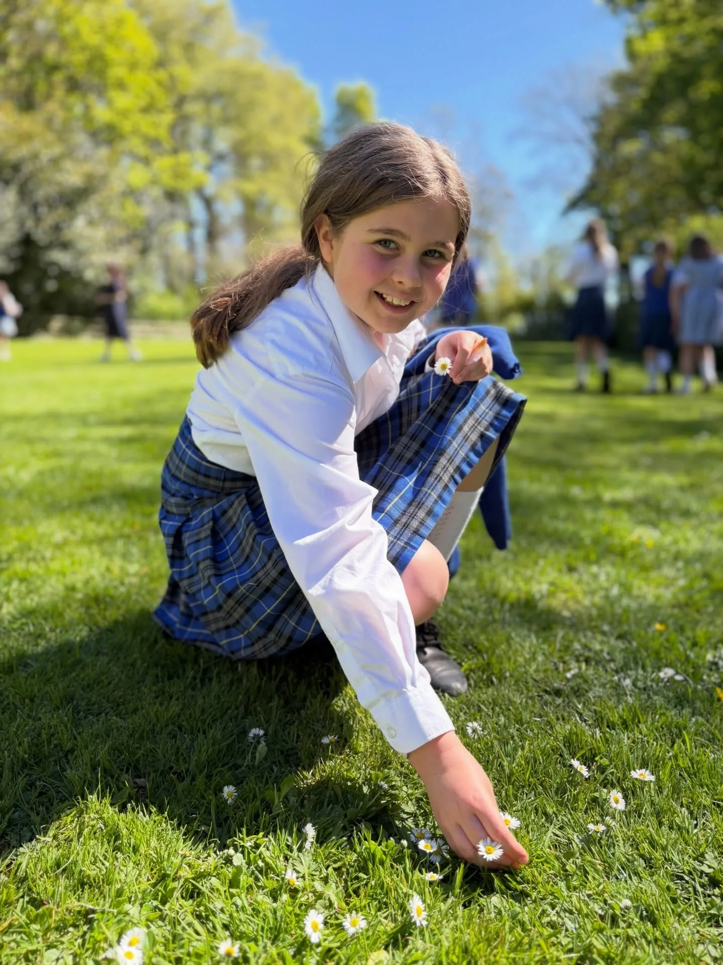 Year 4 and 5 have been learning about the famous mathematician Leonardo Fibonacci and exploring the fascinating Fibonacci sequence and spiral.

The children headed outdoors to search the school grounds for examples of these patterns in nature 🌿🌻🐚.