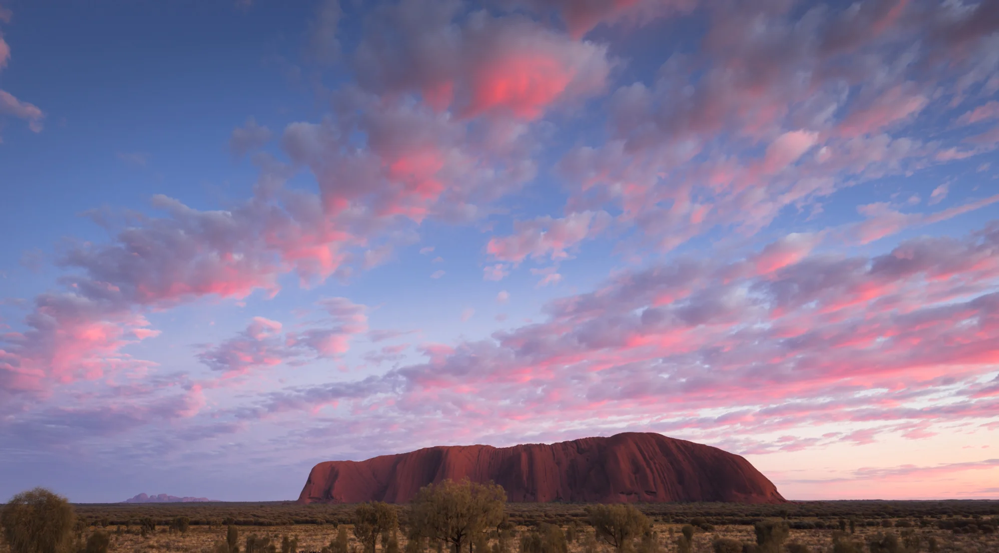 Mind blowing sunrise with Kata-Tjuta in the distance (click to see larger version)