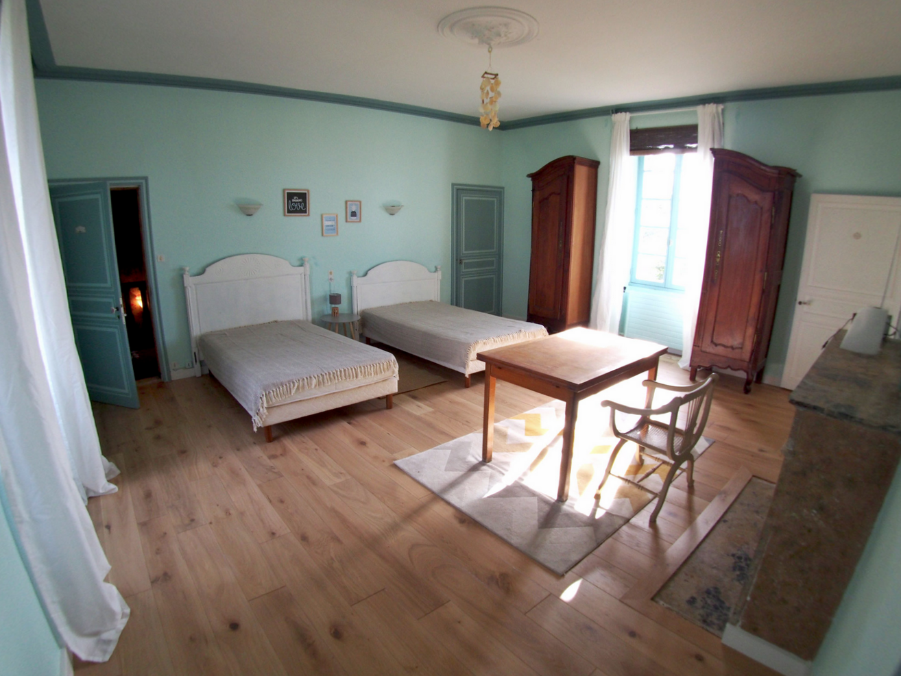 zimmer_blau_jolly_chateau_dasyogahaus.png