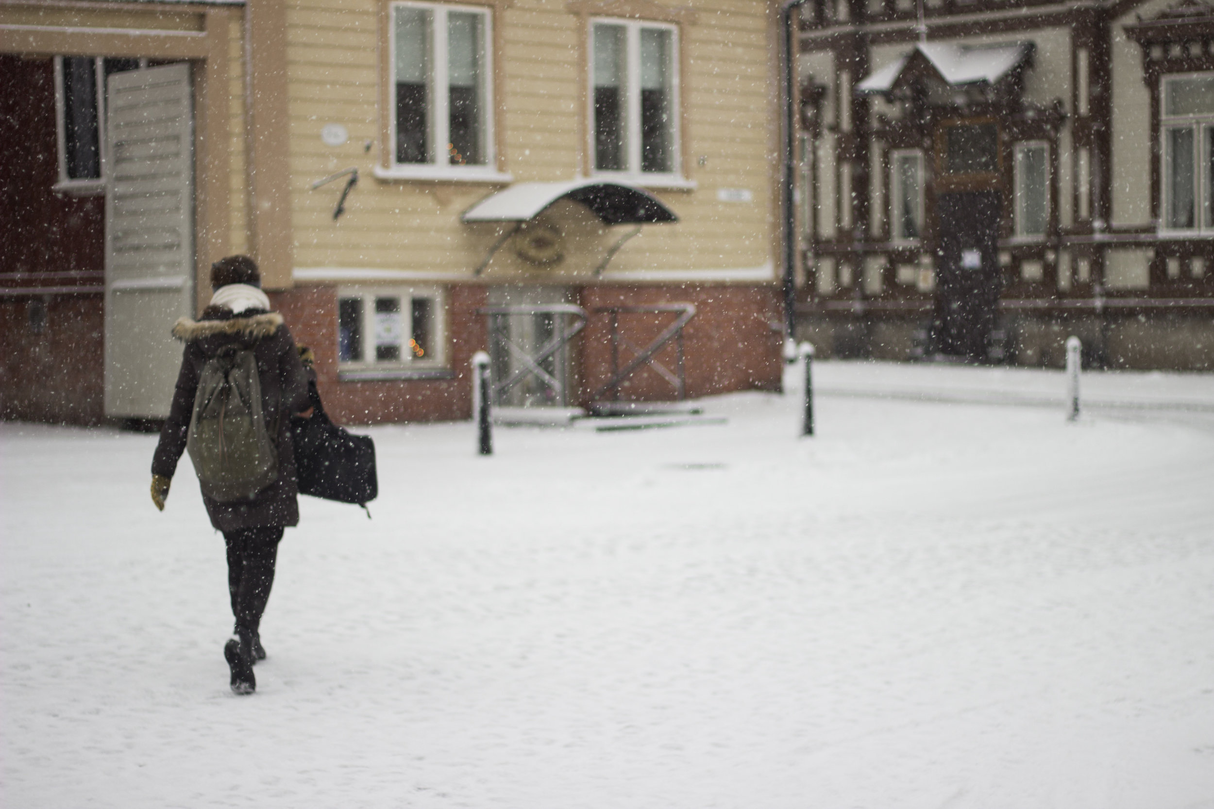 Walking between house concerts in Rauma, Finland. Half of the musical instruments fit in these two small bags.