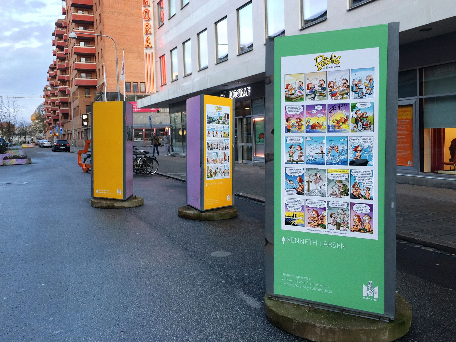 Kenneth Larsen, Serieutställning, Friisgatan, Malmö 2017.