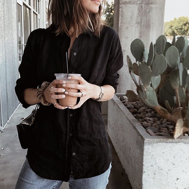 GIVEAWAY ✨ Easy like a weekday uniform. Thx @everlane for keepin it real. Also I lost my @healthishco water bottle so I need to buy one for myself... which means I need to buy one for one of you too, obviously. 🖤 Comment below to enter + tag a frien