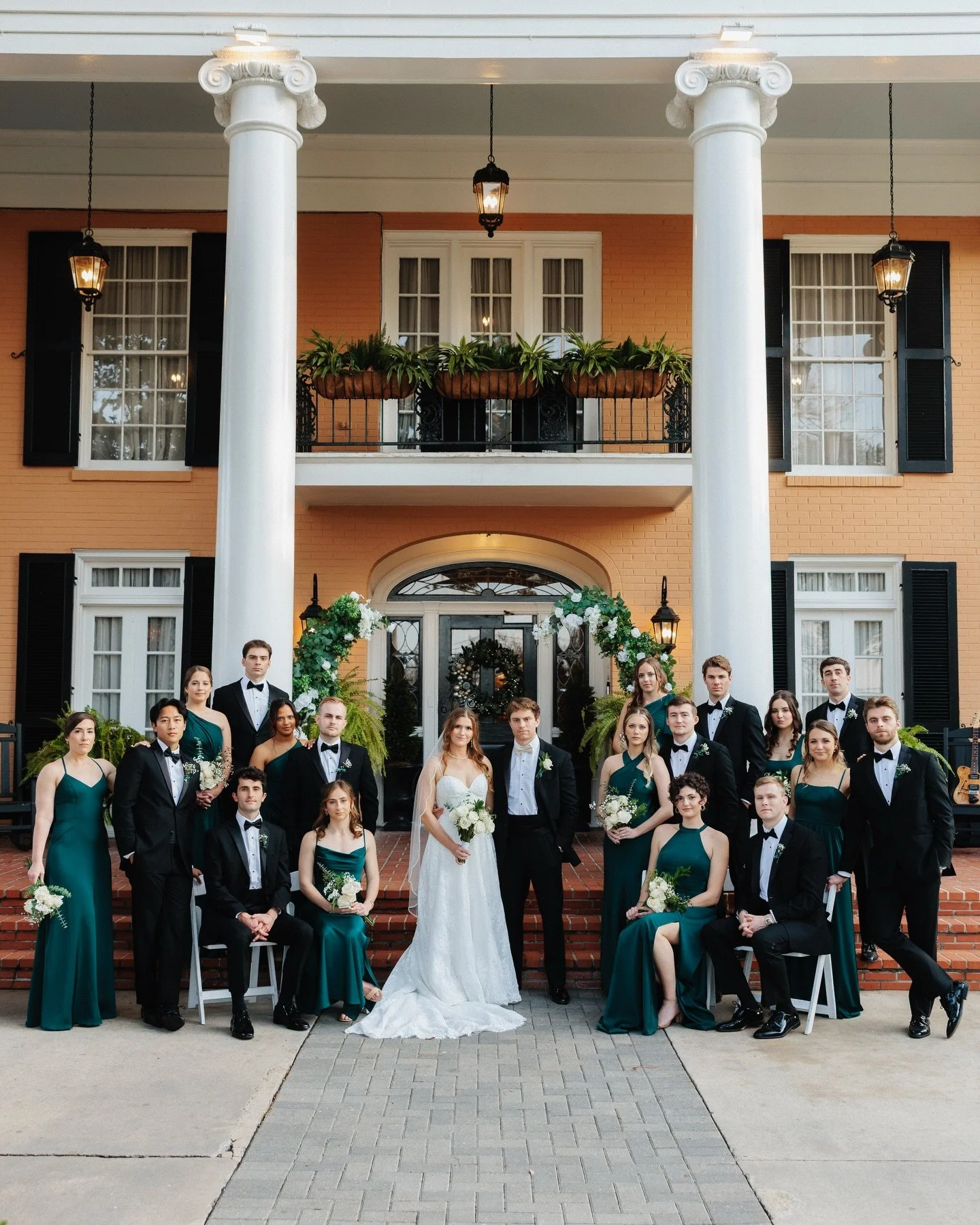 Adrianne and Jonathan under New Orleans oaks 🧡

 

#neworleansphotographer#nolaphotographer #neworleanswedding #nolawedding
