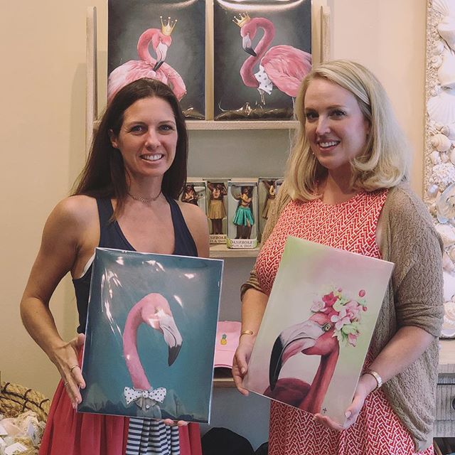 Come flamingle with us 💕🎨 @hawaiiansoapco is the featured #popup shop in @hydeparkvillage where they are selling @mfs_artist art prints. Amazing smell good soaps, beautifully crafted ukuleles, artwork, woven grass bags and so much more.  #ladieslov