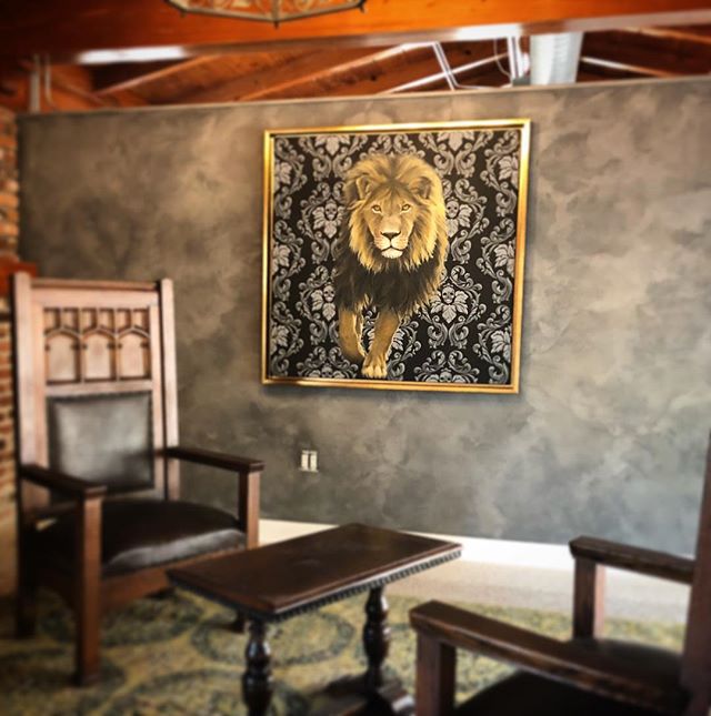 Cecil has found his fur-ever home where he will watch over his new pride. #tada #lettadacreatetheworldyoulivein 
Walls done in @firenzecolor by @tada_artists for the purrfect backdrop. Gold frame by @four_corners_framing 🧡🖤🦁🎨 Painted by @mfs_arti