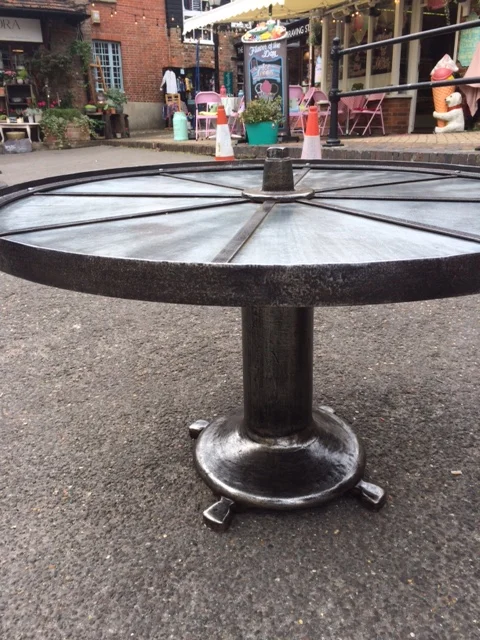 Table talk.....Talk about a table !!