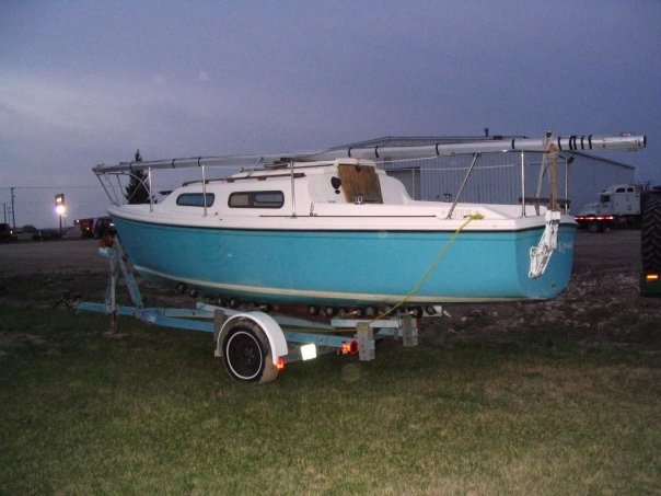 thE first picture of MY FIRST SAILBOAT. a sirius 21