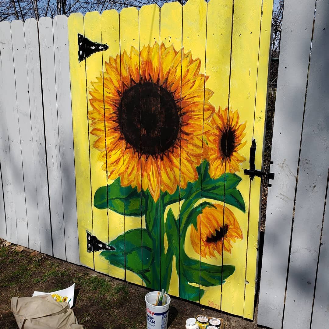 Latest mural commission &hearts;  #rochmn #minnesotaexposure #minnesotas_rochester #rochesterart #rochmnartist #womanartist #sunflower #minnesotas_rochester