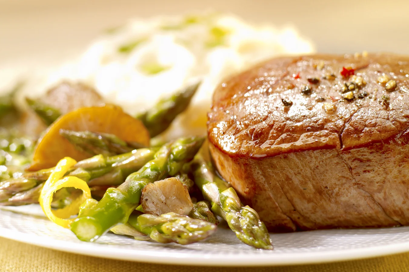 Filet and Asparagus.jpg