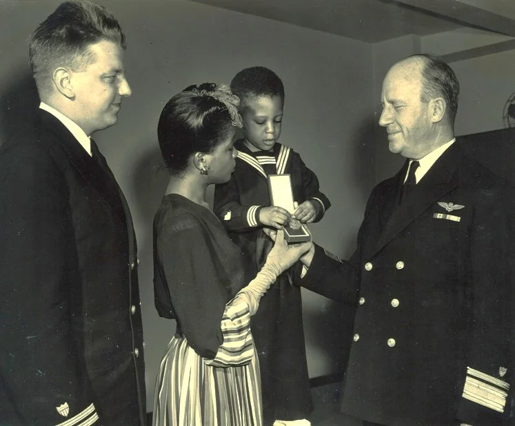 The Long Blue Line: An African American Hero in a Segregated Service ...