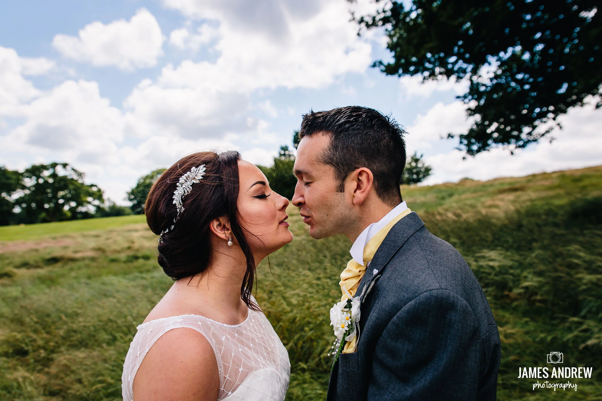 North west wedding couple kissing