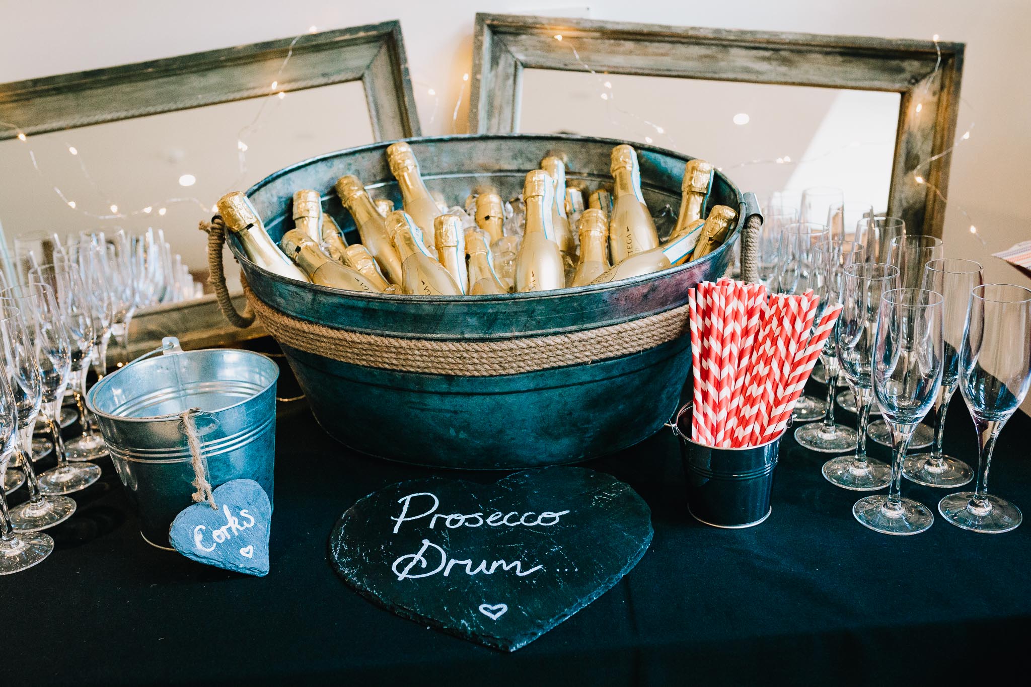 RUSTIC PROSECCO DRUM WITH MINI BOTTLES