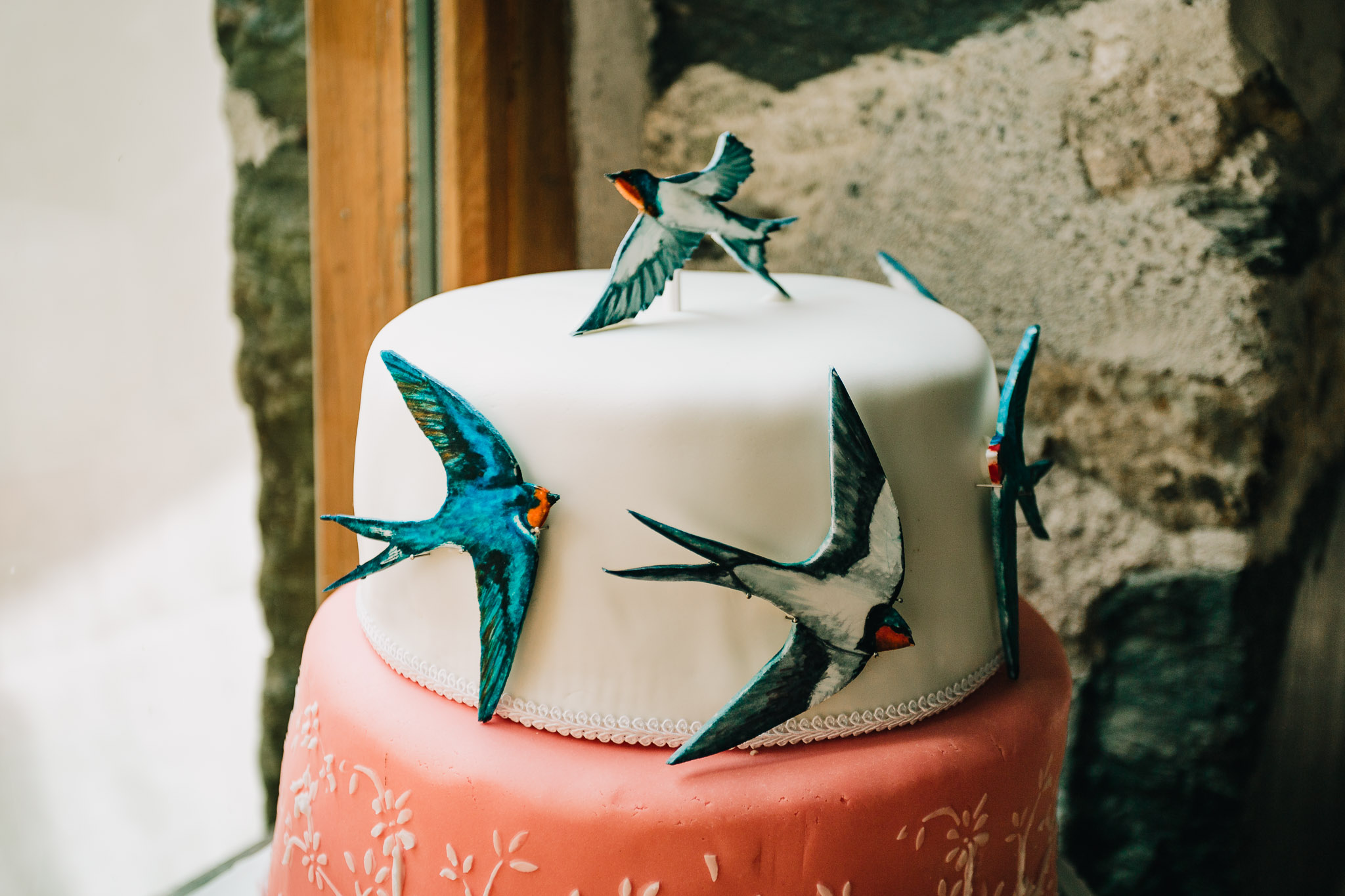 HANDMADE WEDDING CAKE WITH BIRDS AND WILDLIFE THEME