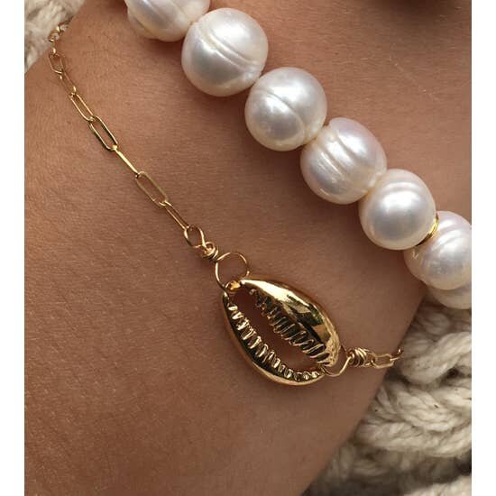 Gold Cowrie Necklace – Alilet Jewelry