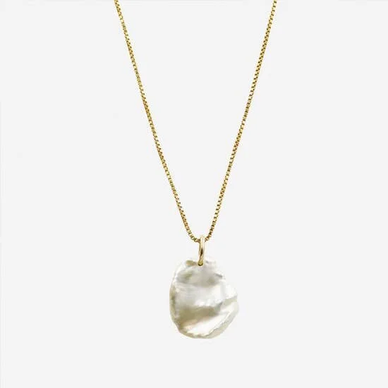 SEASIDE PEARL NECKLACE