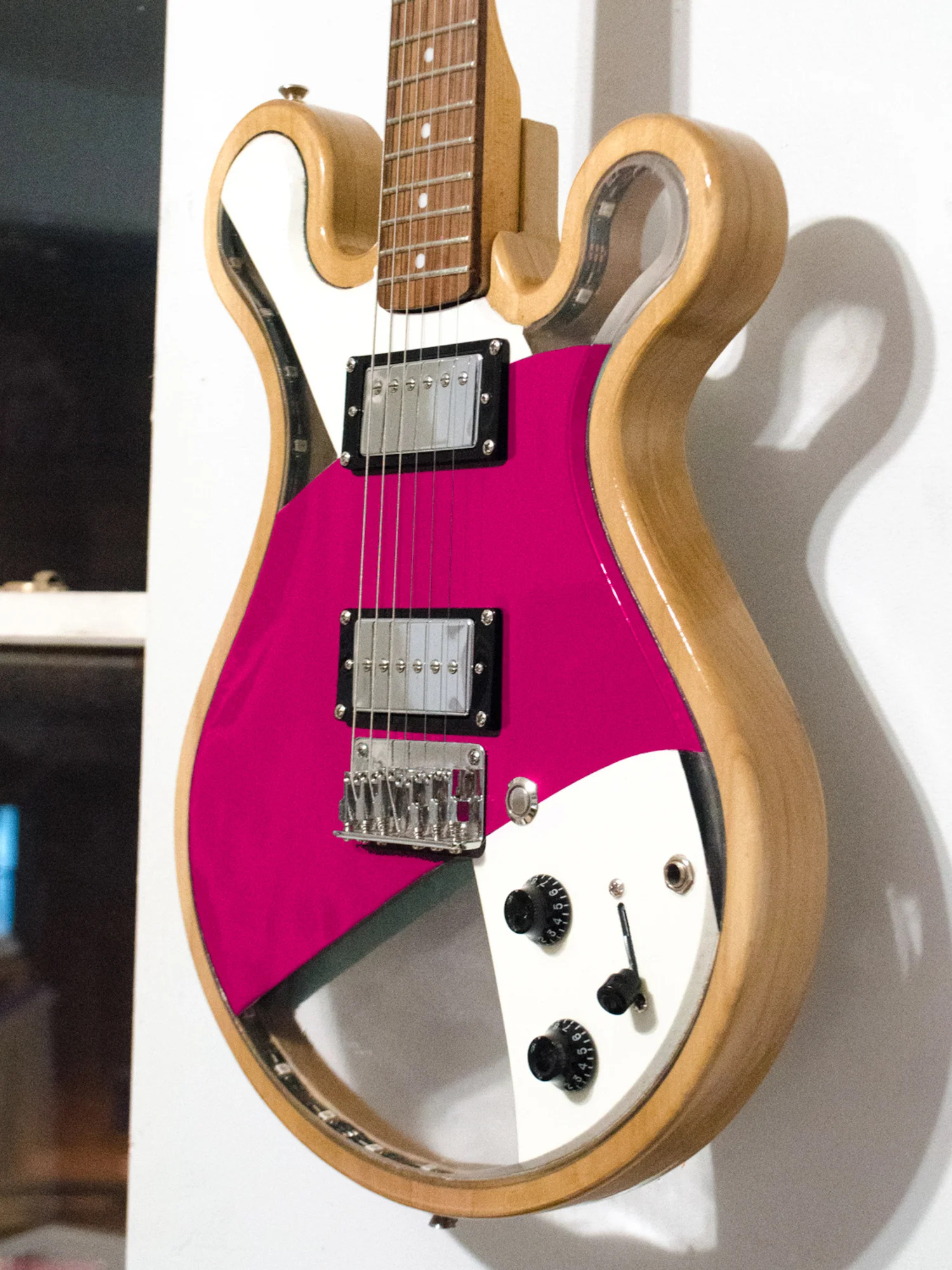 Loop_Custom_Gallo_Guitar_LED_Art_©2017-2.jpg