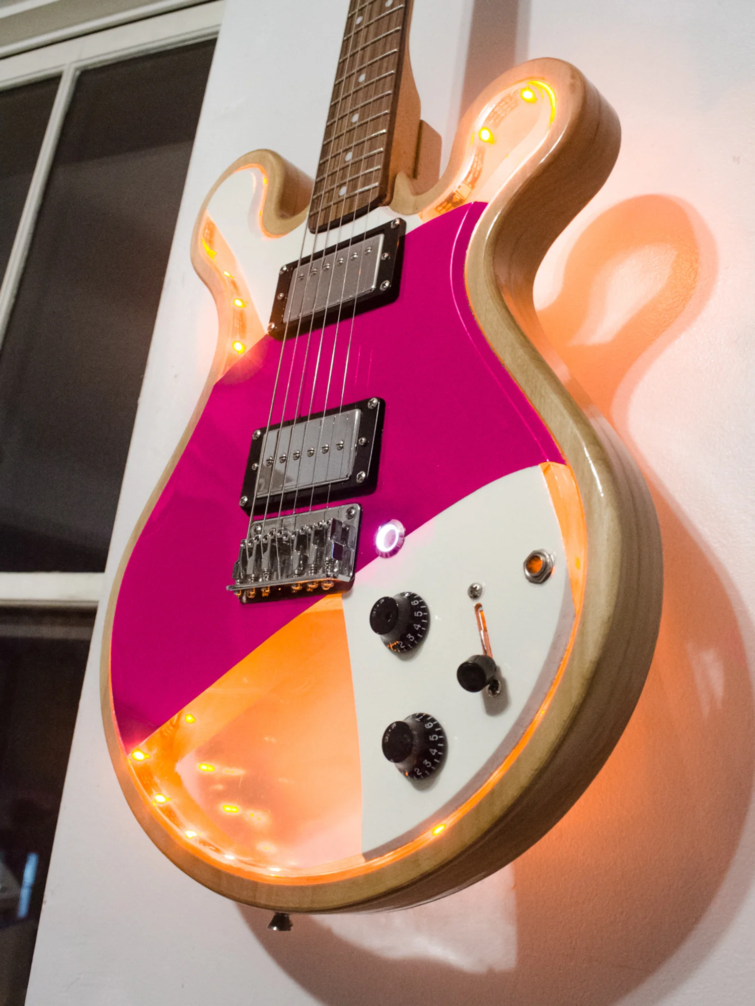 Loop_Custom_Gallo_Guitar_LED_Art_©2017-9.jpg