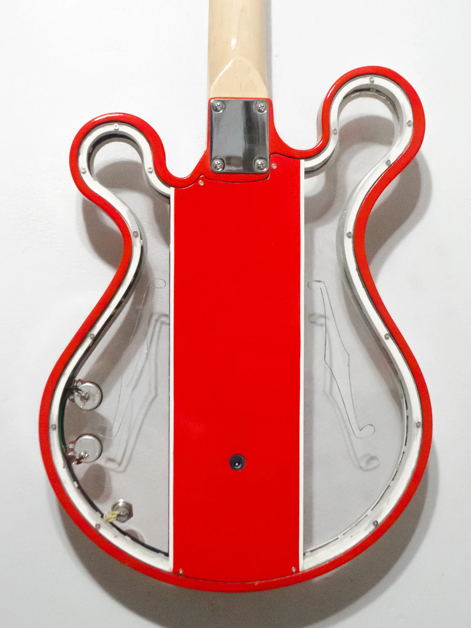 Red_Runner_Custom_Gallo_Guitar_LED_Art_©2017-5.jpg
