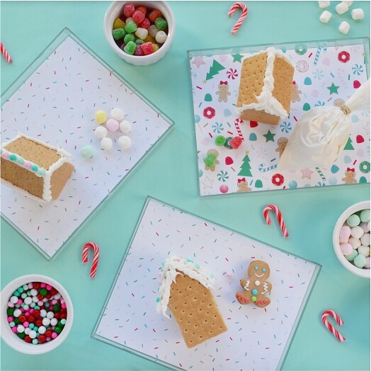 This was my first year trying out graham cracker gingerbread houses and here&rsquo;s a few tips I learned:
🎄 Unless you are planning on eating this, don&rsquo;t be afraid to hot glue the pieces together! This makes them super sturdy which is so usef