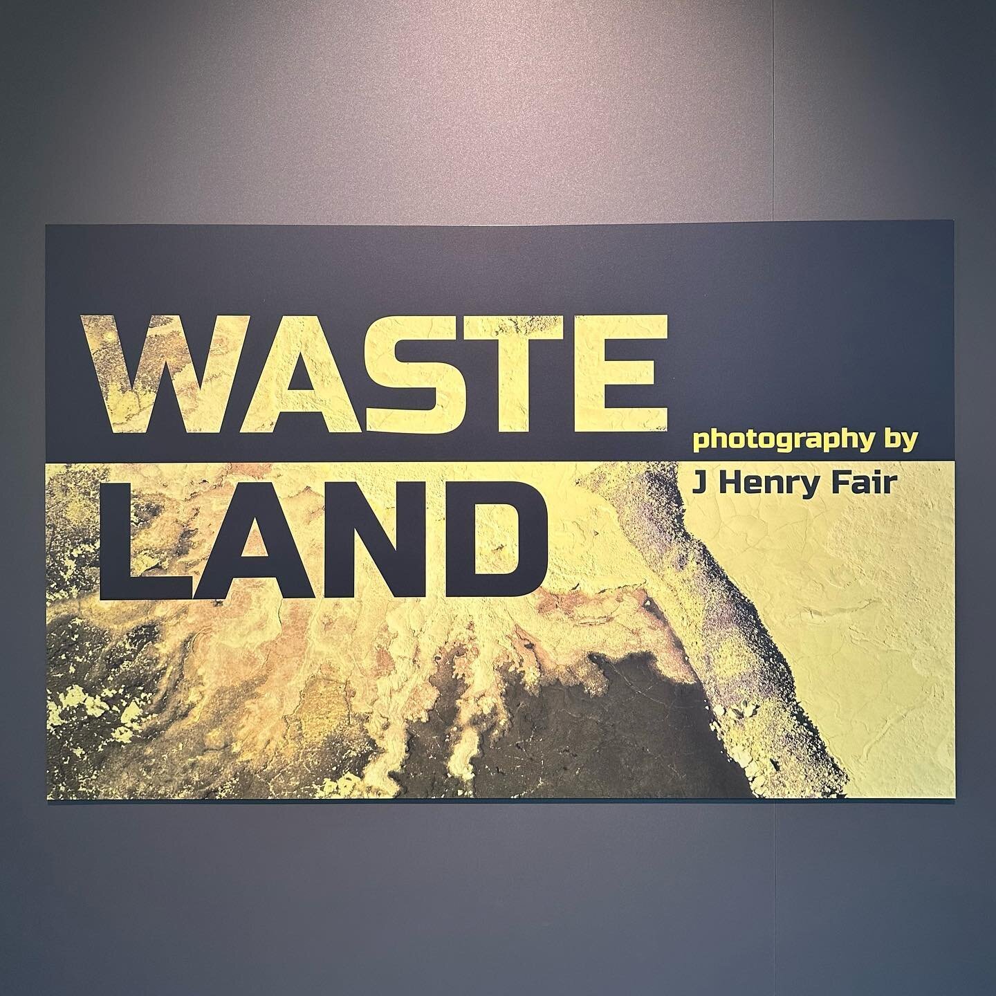 One of my favorite aerial landscape artists is @jhenryfair and I was lucky to see an exhibit of his photographs at the Natural History Museum at Oxford on my recent trip to England.  His work is important and the photos are gorgeous.
_____
#aeriallan