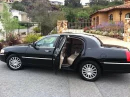 4-Passenger Luxury Town Car