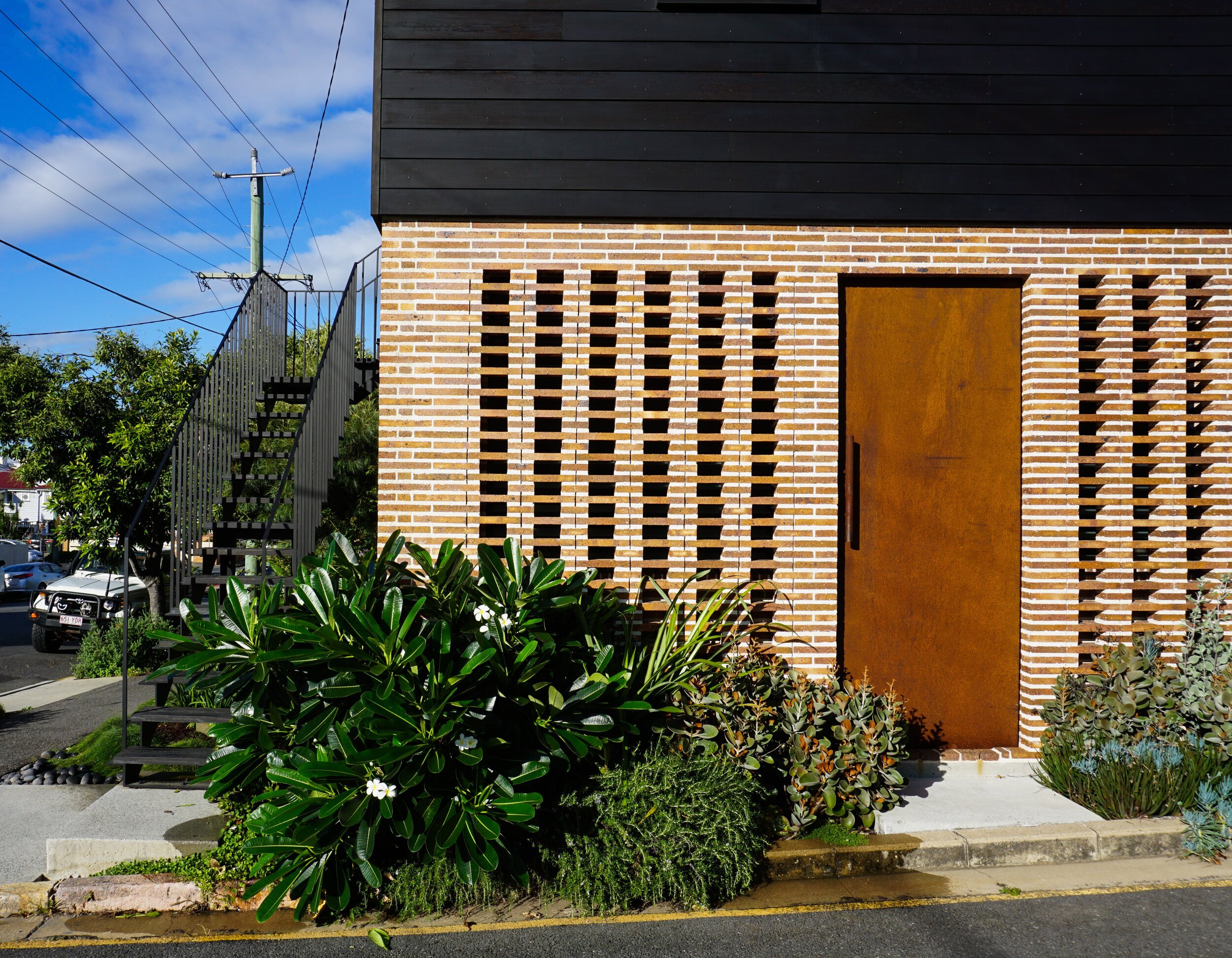 BRICK SCREEN 200319.JPG