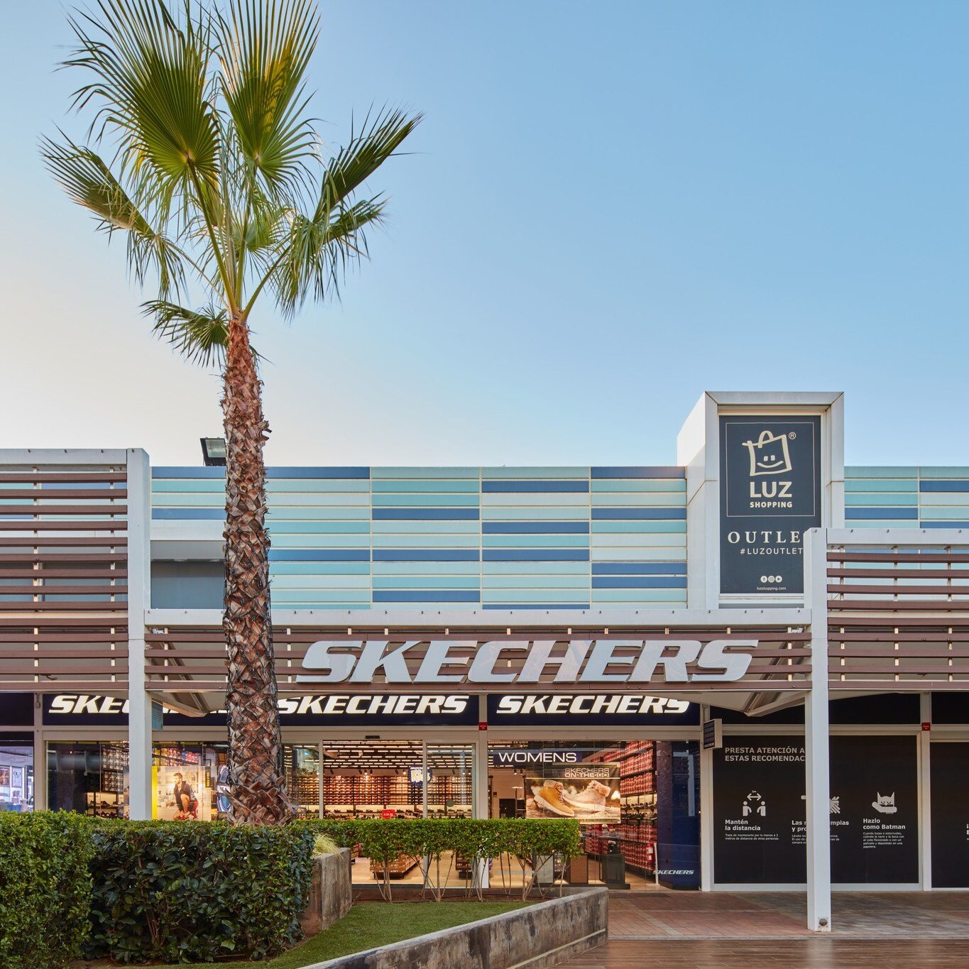 Estamos ilusionados de presentaros nuestro &uacute;ltimo #proyecto de #Skechers se encuentra situado en el centro comercial #Outlet &ldquo;Luz Shopping&rdquo; de #Jerez de la Frontera, Espa&ntilde;a. Skechers es una marca internacional enfocada a cal