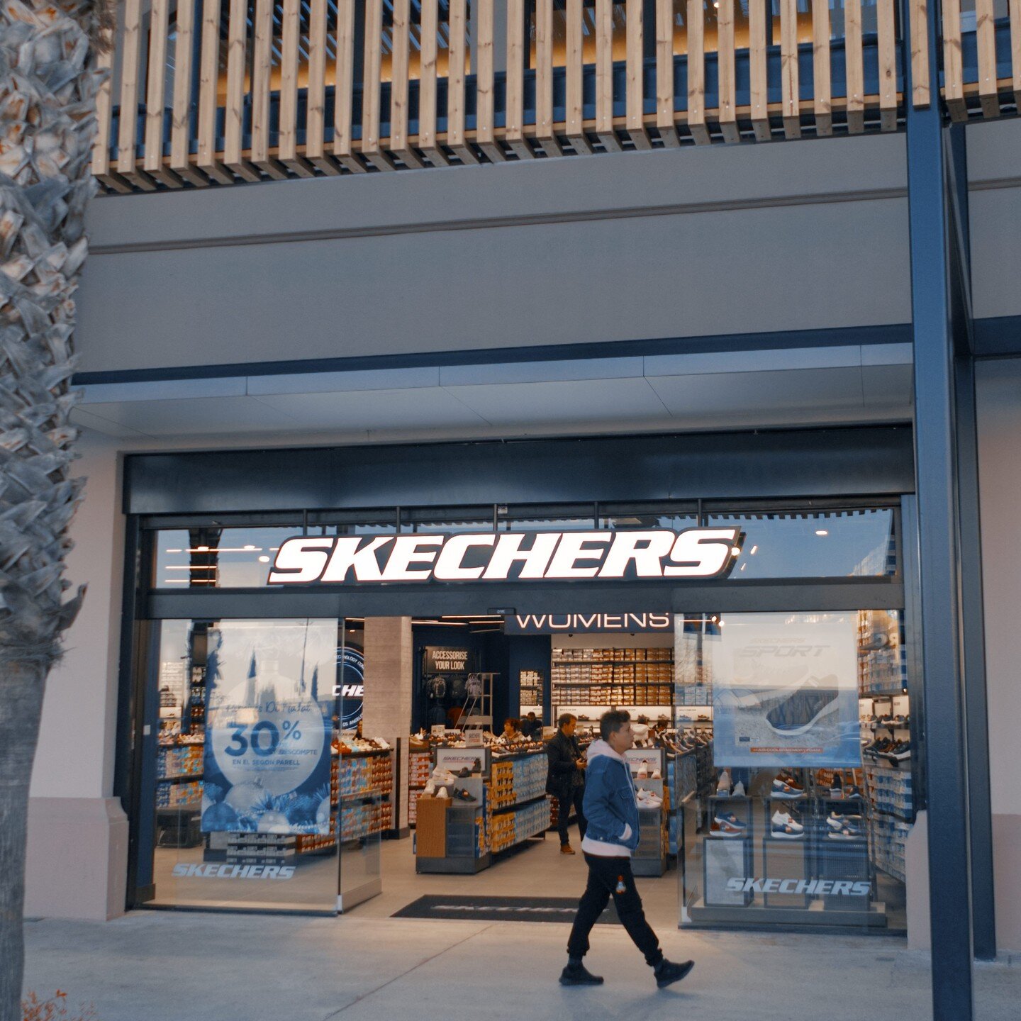 Estamos muy contentos con otro proyecto terminado de la marca #skechers , esta vez en en el centro comercial Parc Valles de Terrassa, Barcelona.