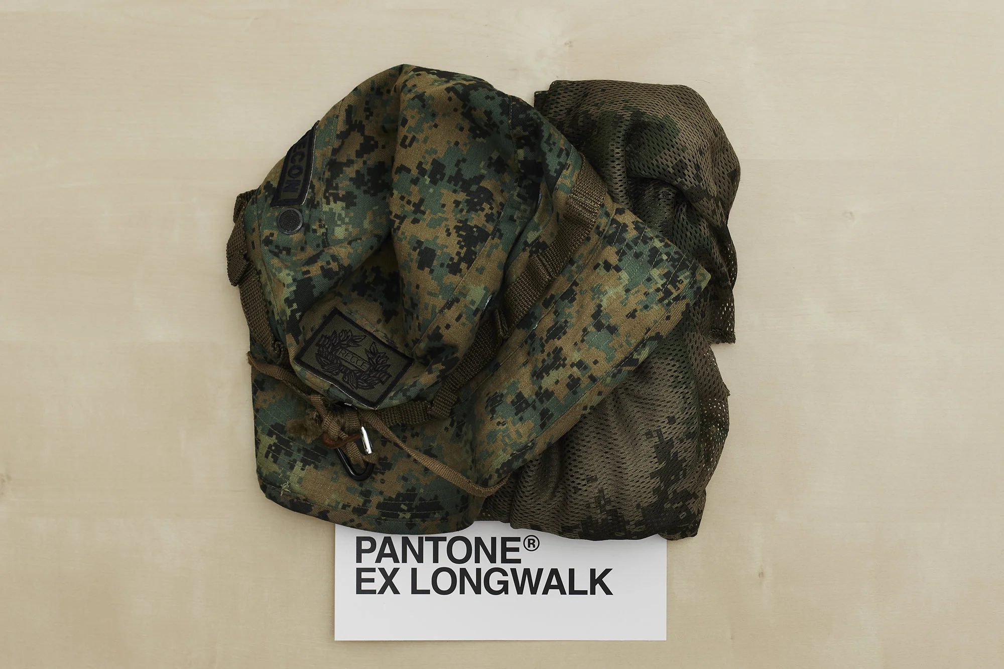 Pantone-02.jpg