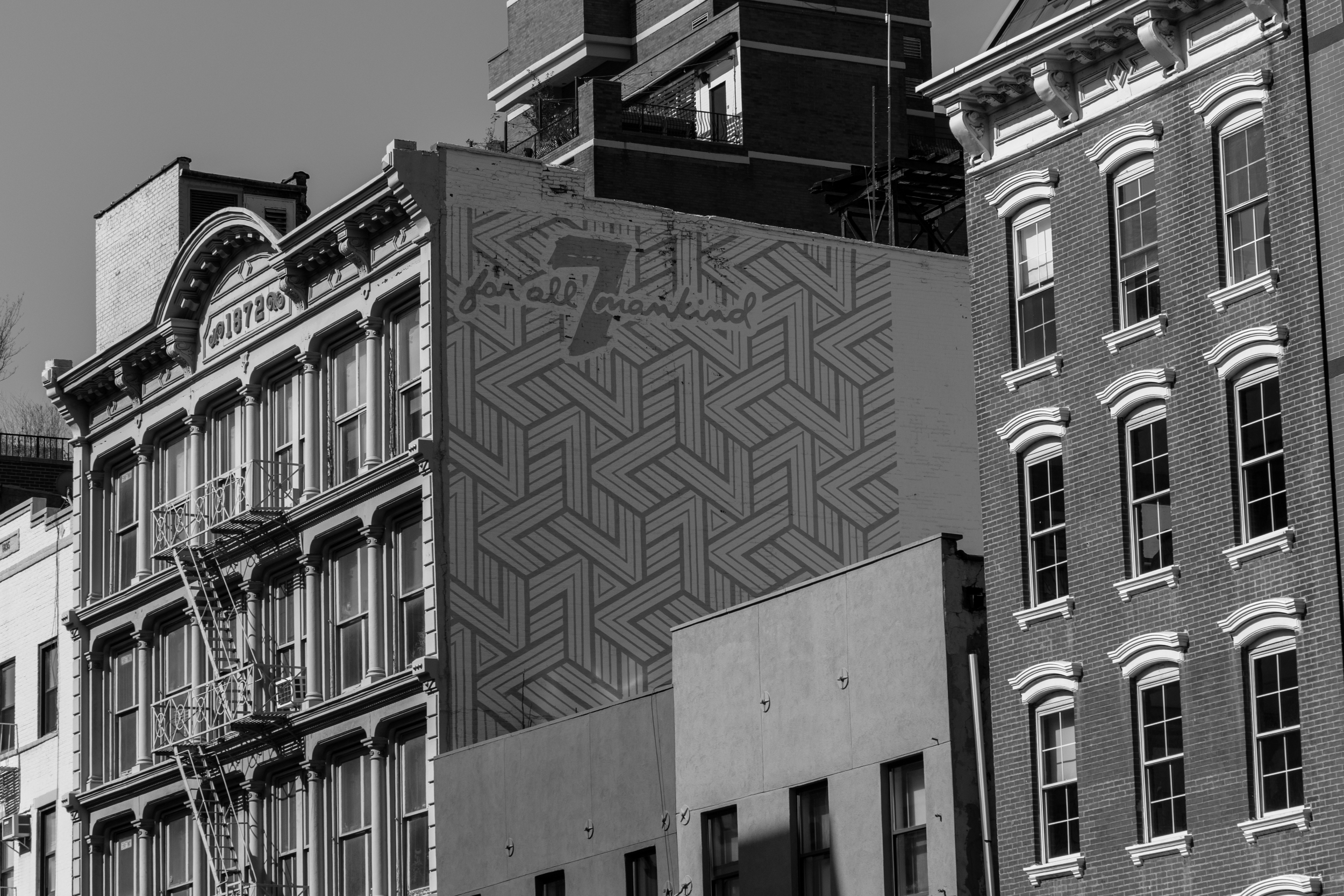 Even the blank walls in SOHO have beautiful details. 