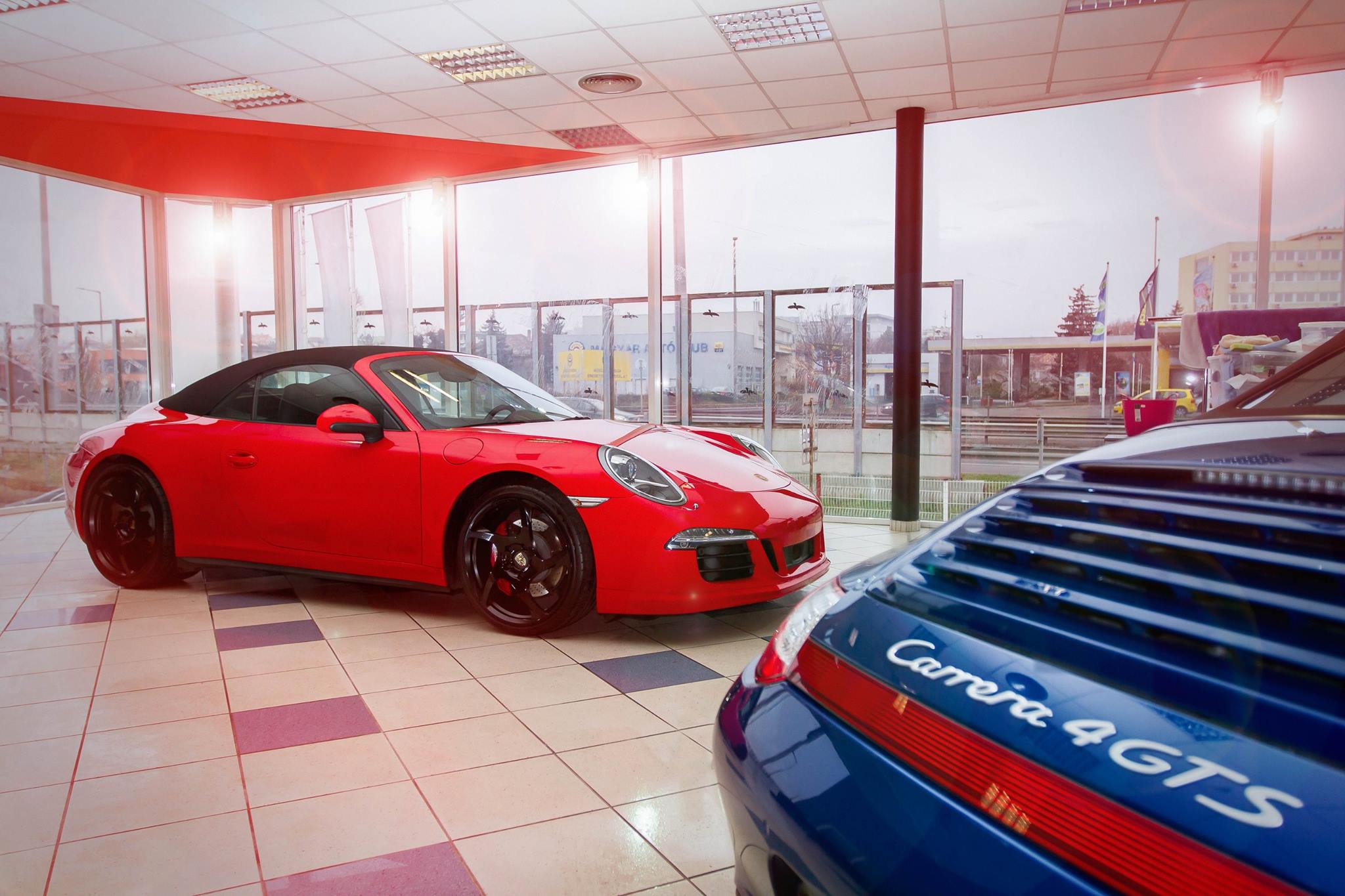 Porsche 911 4S vs. Carrera 4 GTS