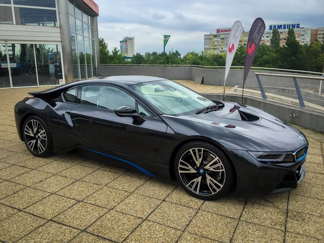 BMW i8