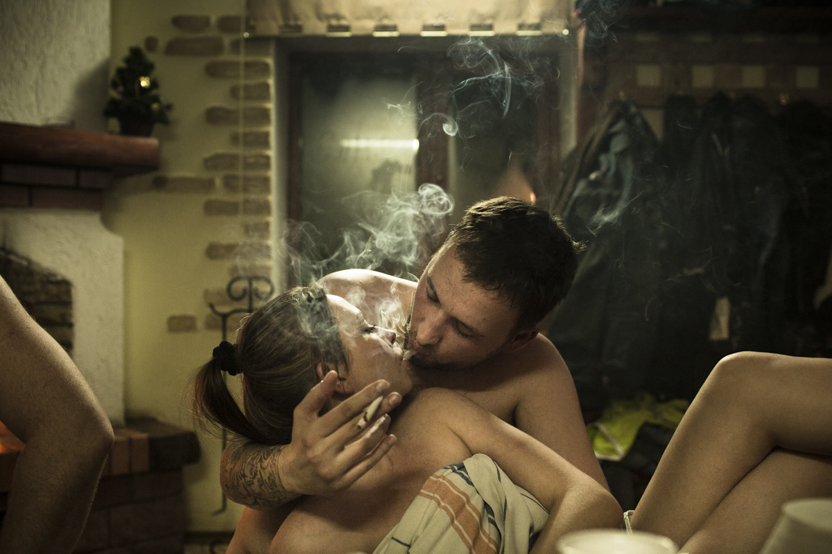One of her closest friends was Kiril, an adorable mix between a Sid Vicious and Casanova with whom she was flirting. To avoid being exposed to too high levels of radiations, Kiril and his colleagues working at the reactor n°4 of Chernobyl work by shifts of two weeks followed with two weeks of rest. Kiril has a hard time finding way to occupy his never ending days off and struggles finding the girl who’ll be able to party as much as him.