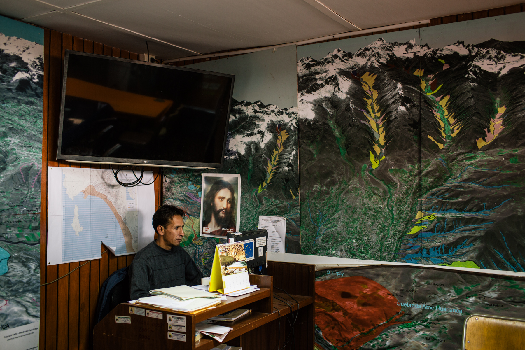 Alejandro Mejia, assistant operator for the center of operations of Defensia Civil of Ancash department.