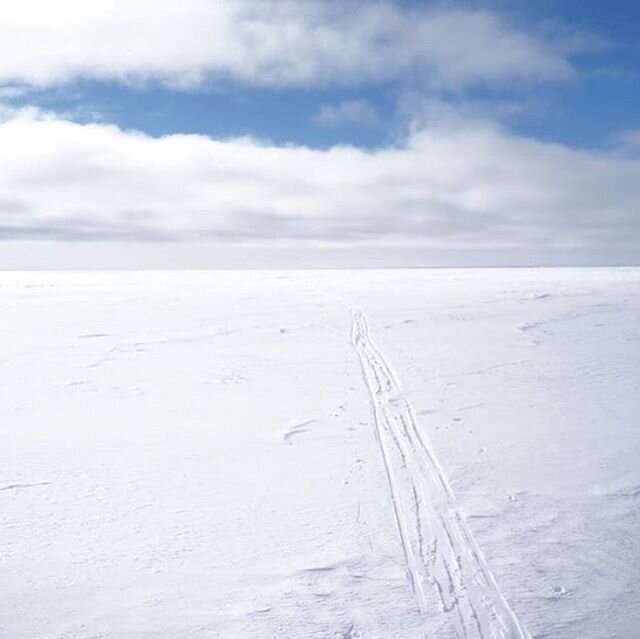 Our #DecemberRead takes us around the world via both poles back in the 1970/80&rsquo;s. 
If you&rsquo;re curious to follow a live expedition give @molliejhughes a follow as she&rsquo;s currently skiing solo to the South Pole 💪

#Repost @molliejhughe