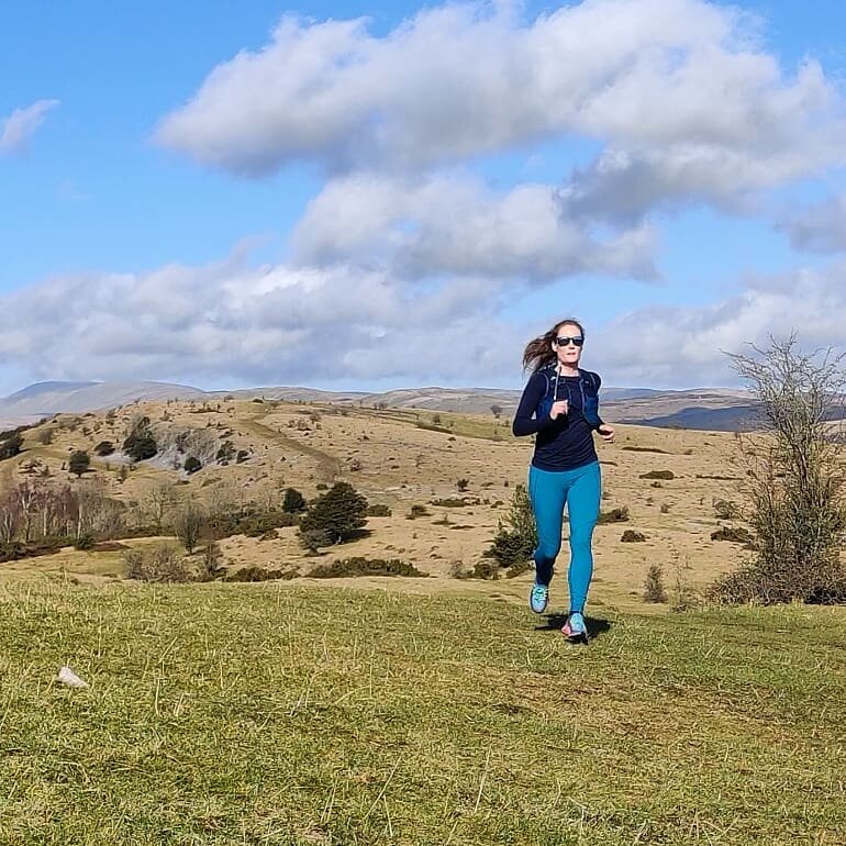 Spring is definitely here today. ☀️☀️☀️
 I'm so glad to be back out on the trails. While I've been recovering from my knee pain I stuck to flat routes around town. But tarmac has never been where I feel happy. 
🏃&zwj;♀️
...this is where I feel happy