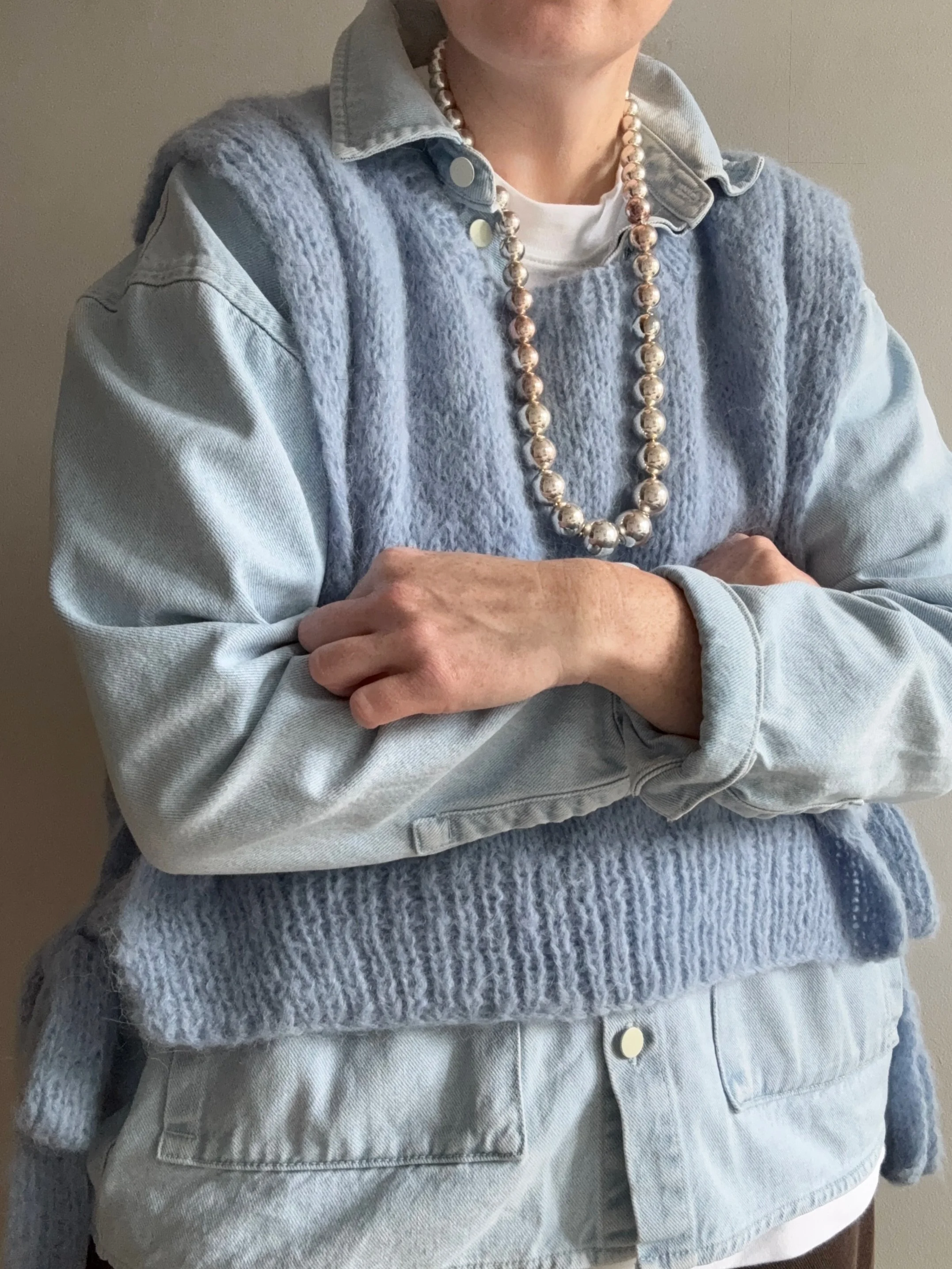 When Mother Nature decides to take us back to winter in May, it means layering jackets under knits. My outfit from the weekend wearing my Bowie Vest, ~Pattern~ available on my website. I hope you had a lovely weekend 🫶🏻

Part Two Of Double Knitting