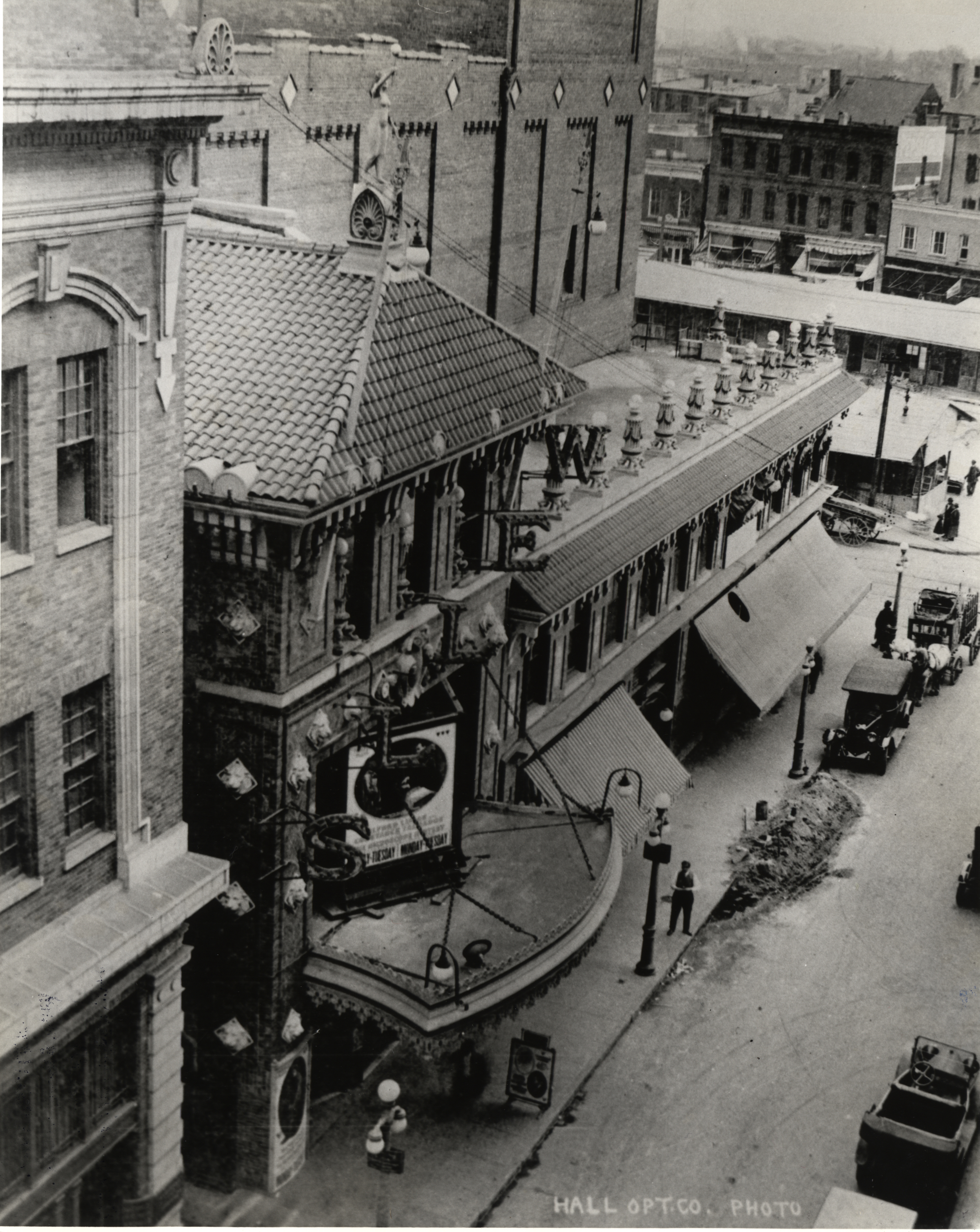  The Wells Theatre and Tazewell Street in the 1920s 