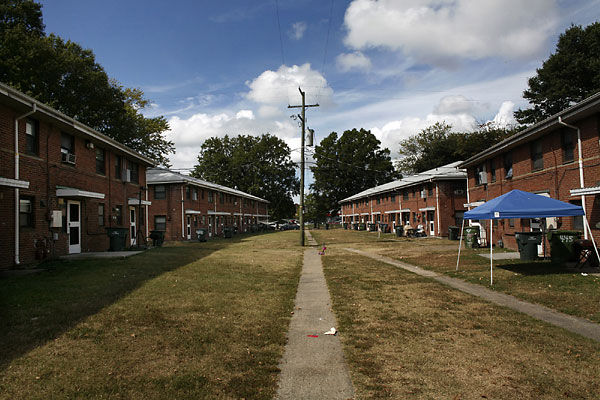 Tidewater Gardens (picture taken by Hyunsoo Leo Kim)